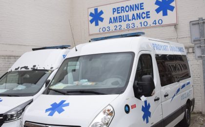 Ambulance française illustrant la chaîne des secours et le service d’urgence 114