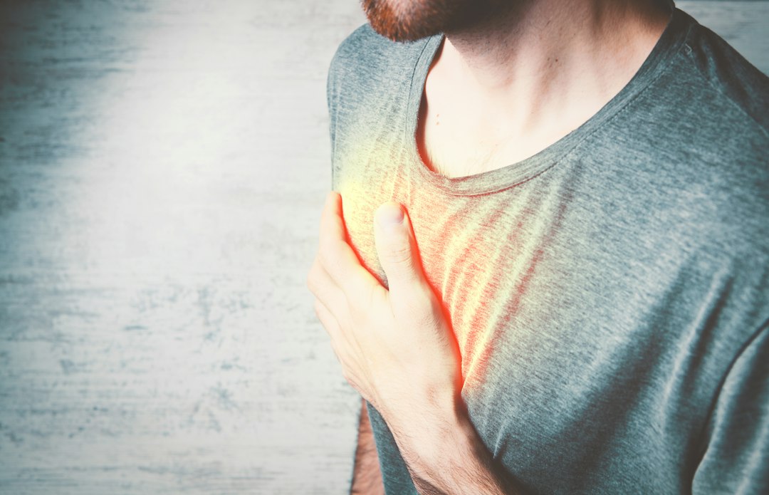 Chest Pain Warning Signs: When Is It an Emergency?