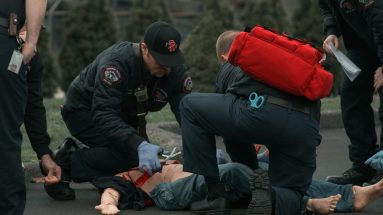 Mannequin de formation au secourisme, illustration de l'obstruction des voies aériennes